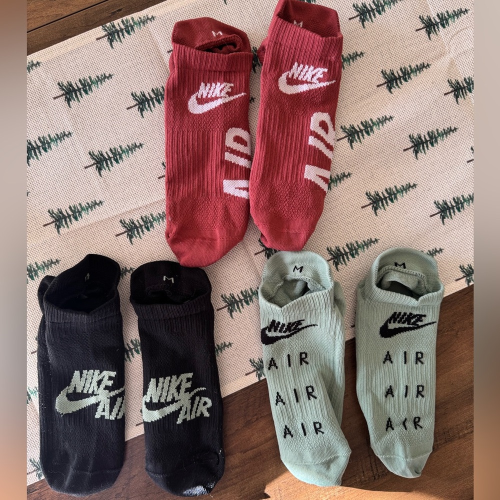 Nike Women’s Medium Everyday Plus Training Socks - 3 Pack